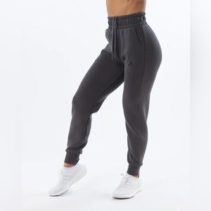 New with tags Alphalete ELMTS RELAXED JOGGER - Charcoal